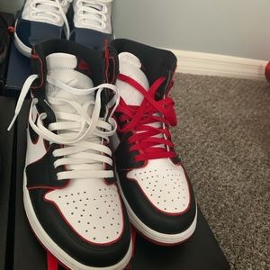 Air Jordan 1 “Bloodline”